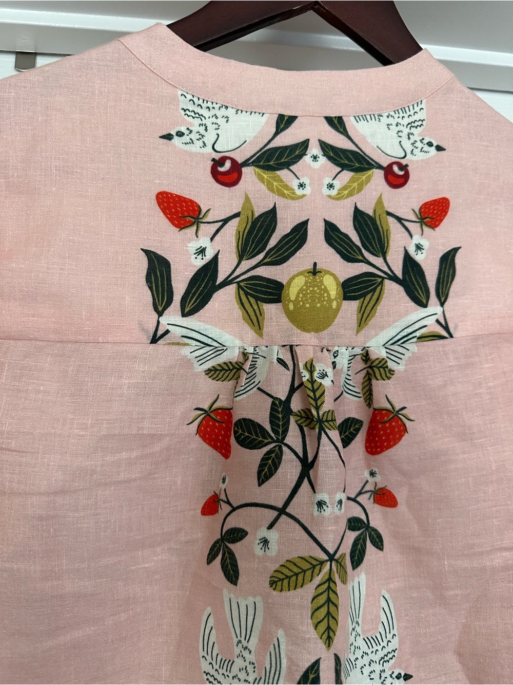 Boden Alicia Linen Top Pink Bird Strawberry Print | US 8 - Picture 10 of 11